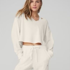 Muse v neck pullover by alo yoga in color ivory. Size medium.